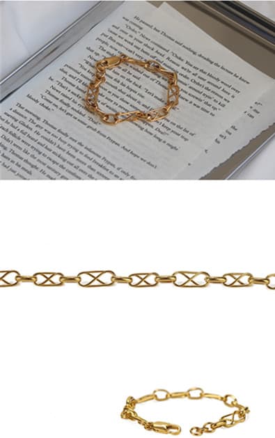 Women's thick chain bracelet view 3