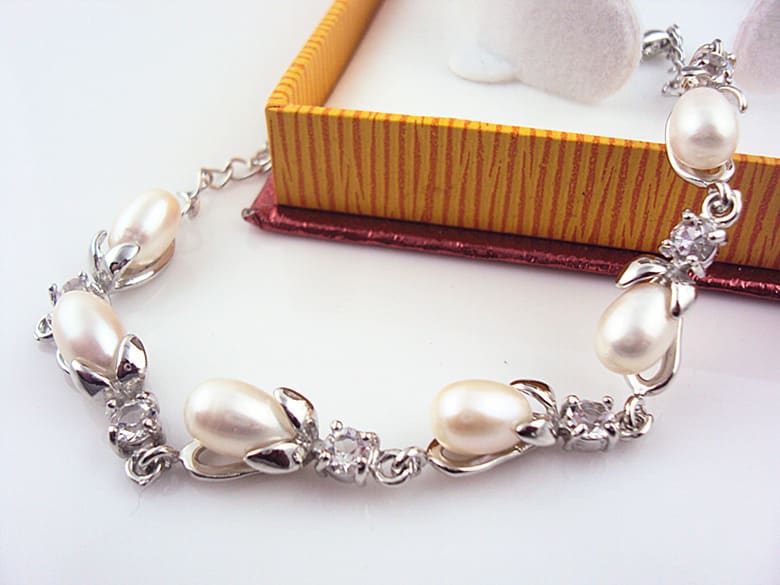 Freshwater pearl bracelet view 1