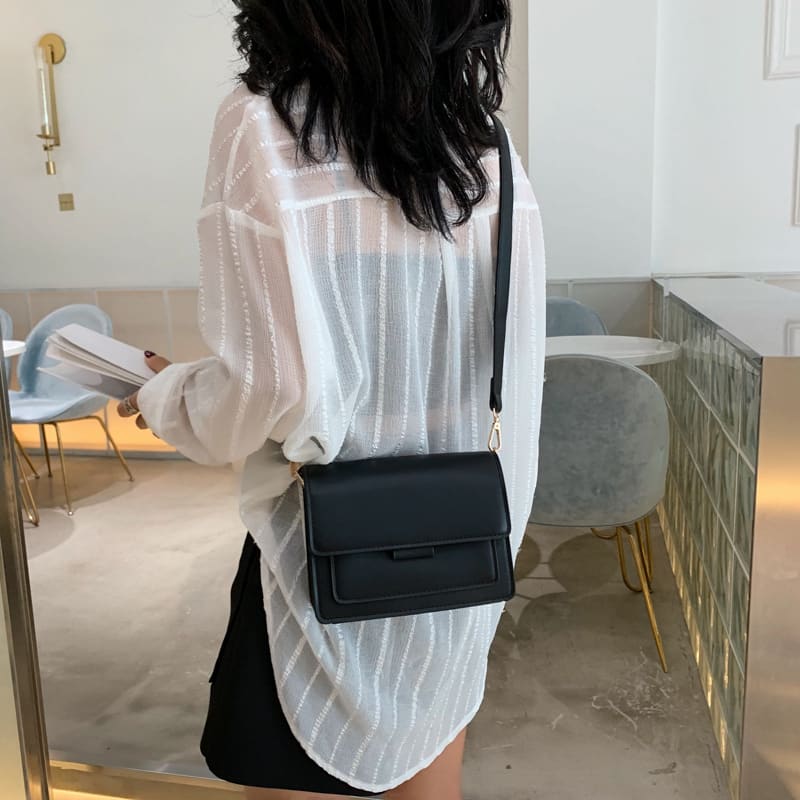 Vintage one shoulder messenger bag view 2