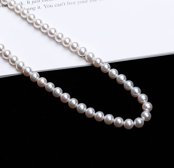 Pearl necklace view 3