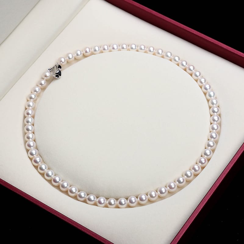 Pearl necklace view 2