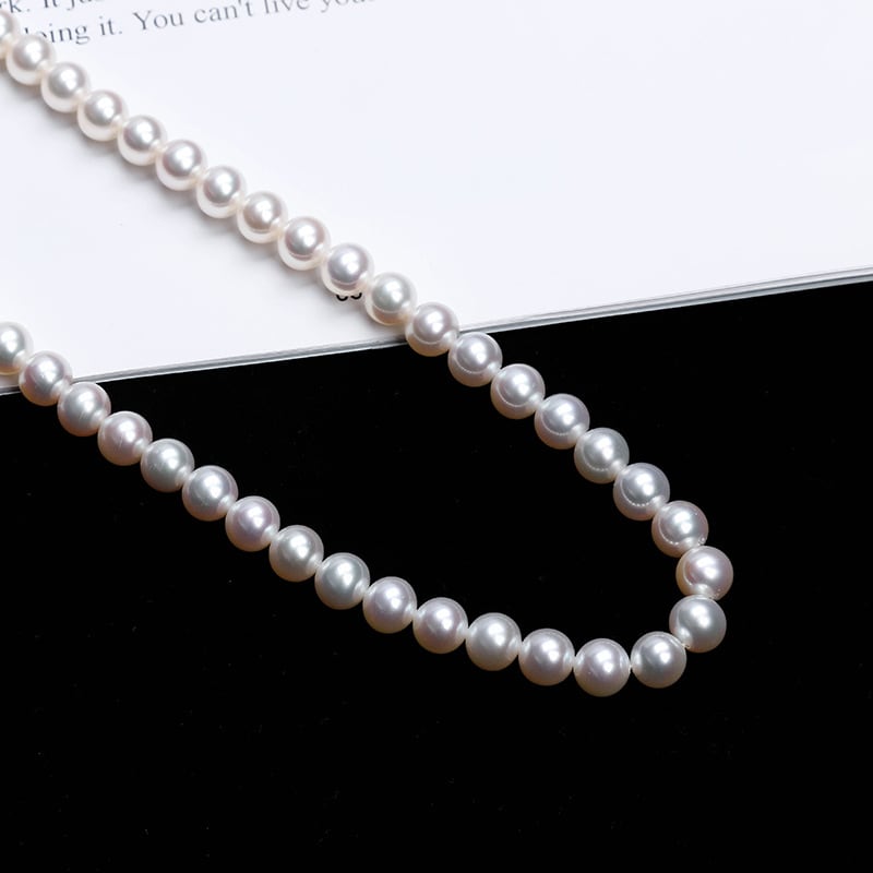 Pearl necklace view 4