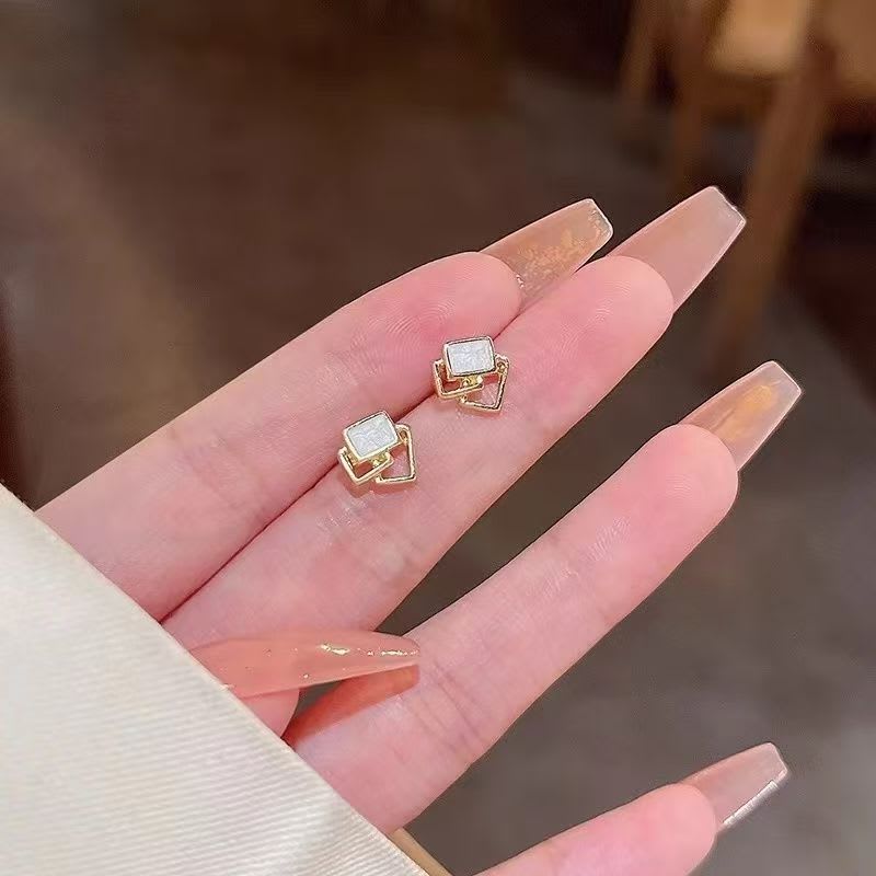 2026 New Geometric Sterling Silver Stud Earrings For Women, Light Luxury Niche High-Grade Minimalist Daily Wear Jewelry view 2
