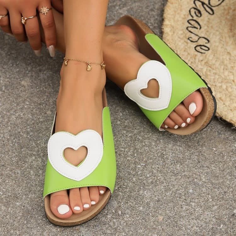 New Hollow Love Sandals With Heart-shape Design Fashion Summer Flat Slides Shoes Casual Vacation Beach Slippers For Women view 3