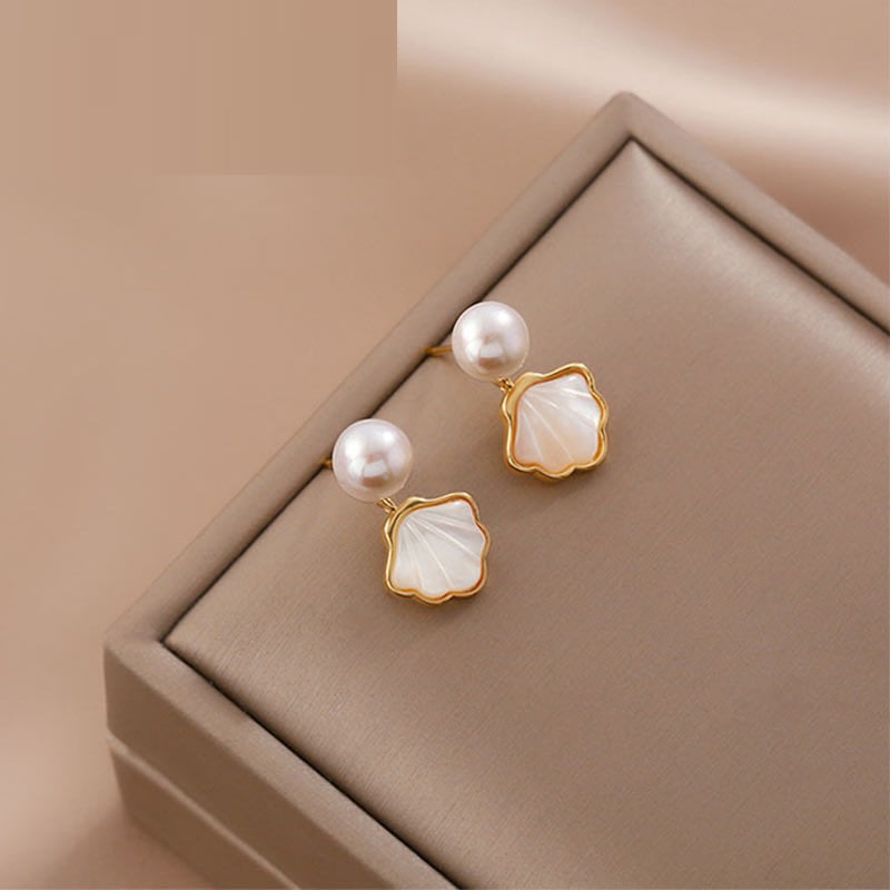 S925 Sterling Silver Small French Style Retro Elegant Stud Earrings High-grade view 4