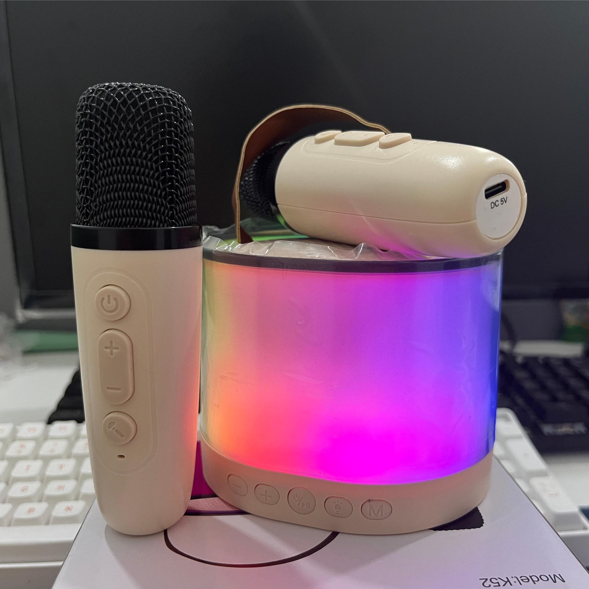 K52 Wireless Microphone Audio Integrated Microphone Karaoke Speaker