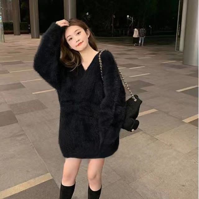 Idle Style V-neck Mink Fur Pullover Women's Mid-length Sweater view 3