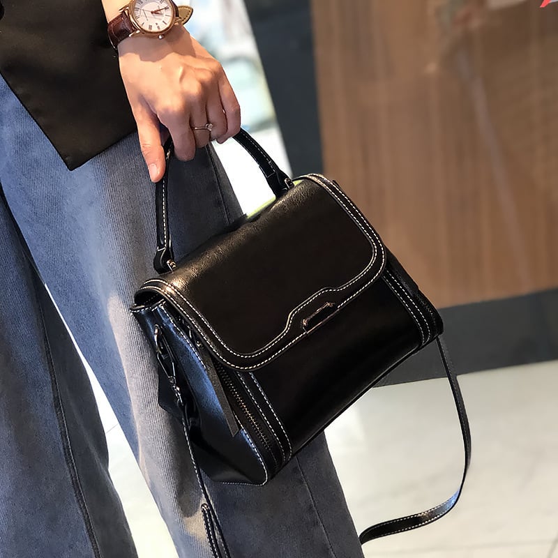 Women's Leather Simple Large Capacity Fashion Messenger Bag view 3