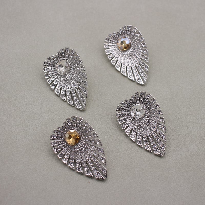 Niche Leaf-shapepd Stud Earrings Full Zirconium Inlaid Platinum view 7