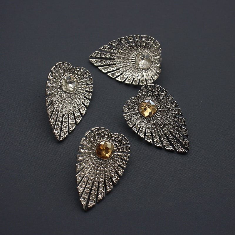 Niche Leaf-shapepd Stud Earrings Full Zirconium Inlaid Platinum view 6