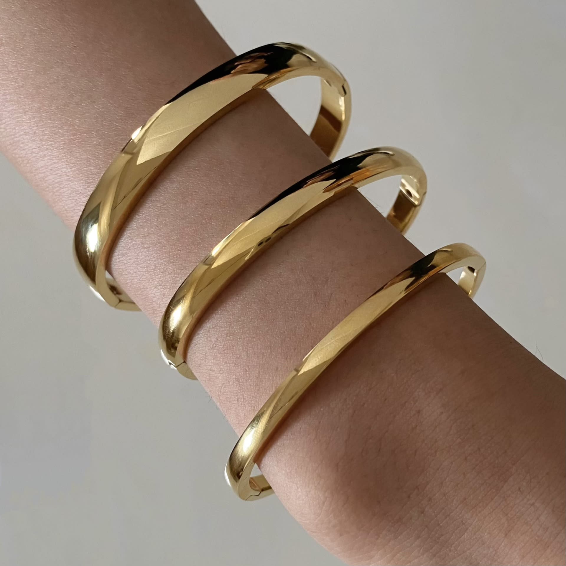 Retro Minimalistic Buckle Simple Bracelet Gold Bracelet view 4