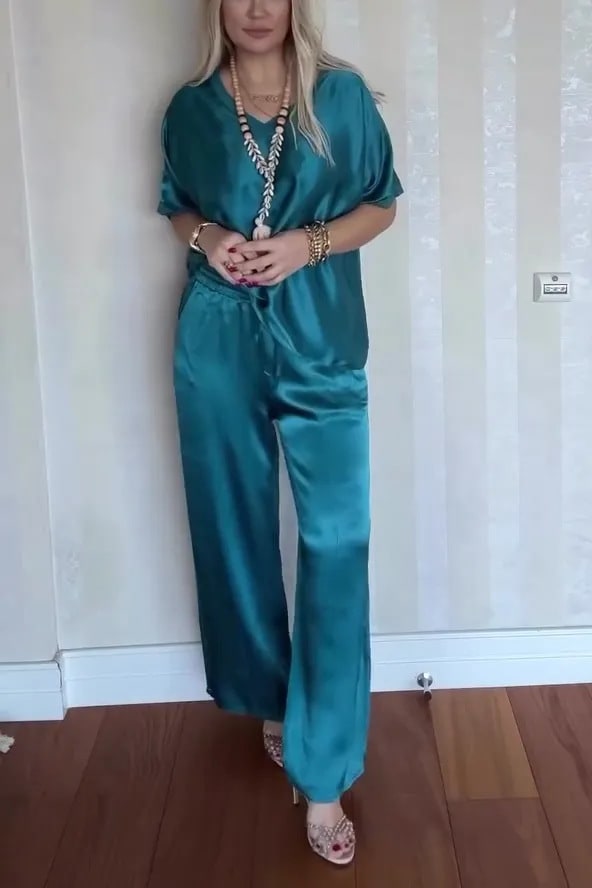 Women's Comfortable V-neck Satin Short-sleeved Two-piece Suit view 6