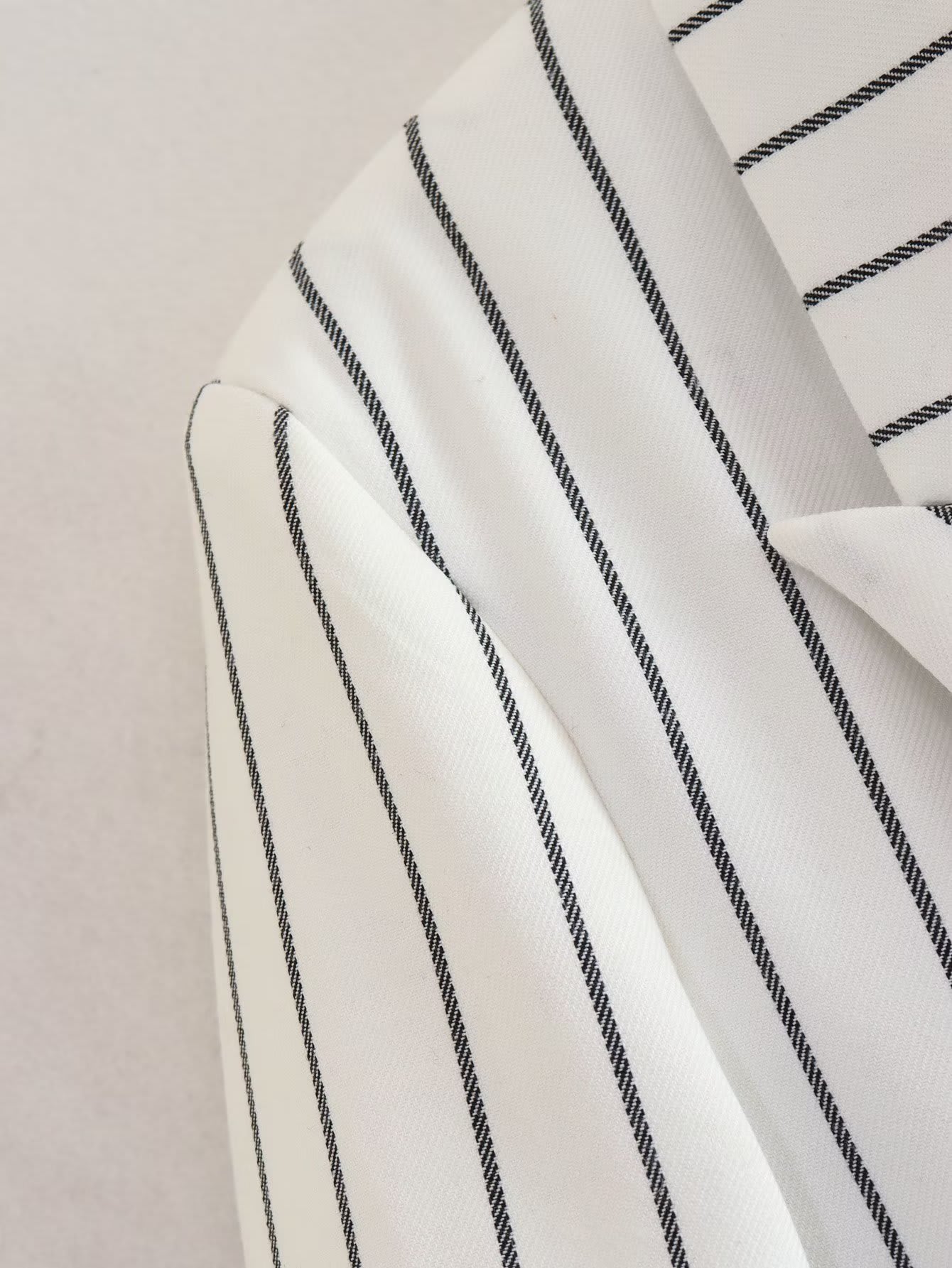 European And American Style Casual Loose Striped Commuter Suit Jacket view 3
