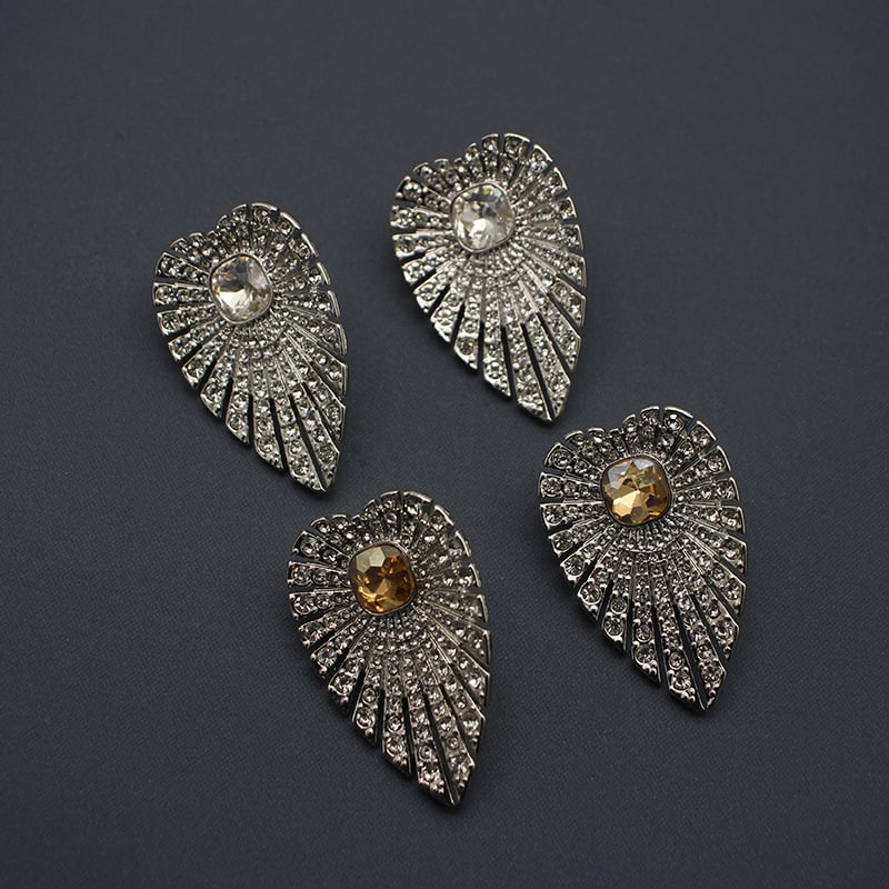 Niche Leaf-shapepd Stud Earrings Full Zirconium Inlaid Platinum view 10