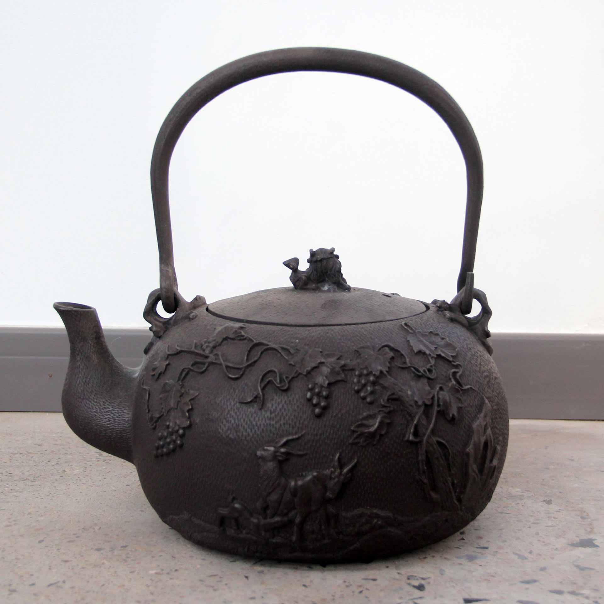 Large Capacity Uncoated Cast Iron Kettle Teapot Home Ornaments Crafts view 6