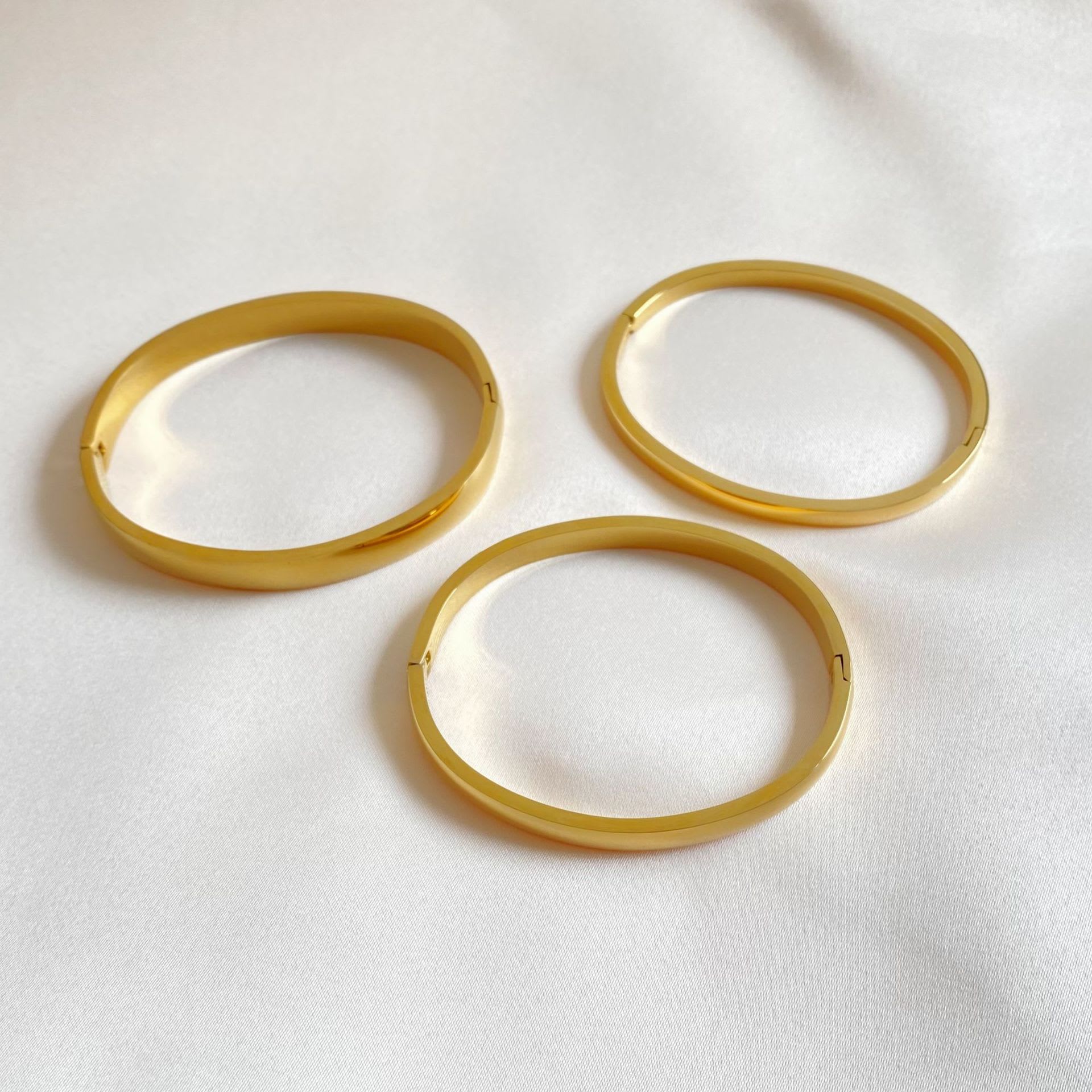 Retro Minimalistic Buckle Simple Bracelet Gold Bracelet view 3