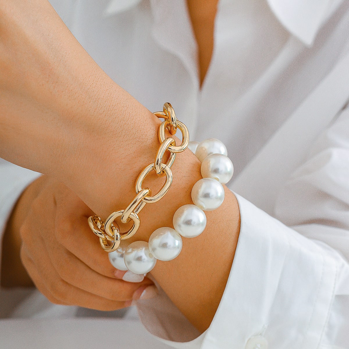 Exaggerated Big Round Bead Pearl Bracelet view 3