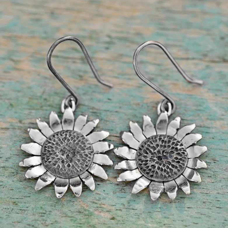 Retro Temperament Eardrops Beautiful Chrysanthemum view 3