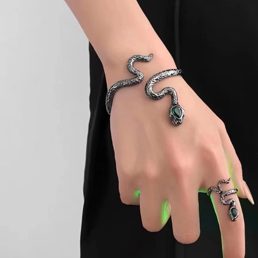 Retro Graffiti High-grade Bracelet Mild Luxury Retro Exquisite Cold Style All-matching view 19