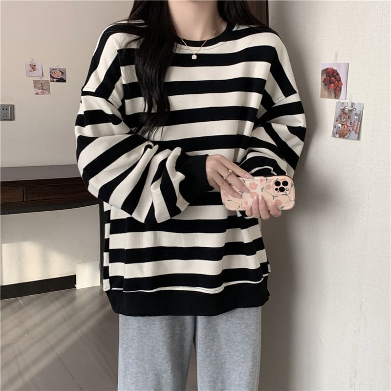 Retro Printed Crew Neck Sweatshirt Women view 21