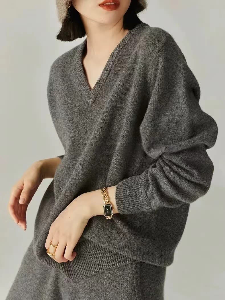Women's V-neck Sweater Knitted Bottoming Shirt view 5