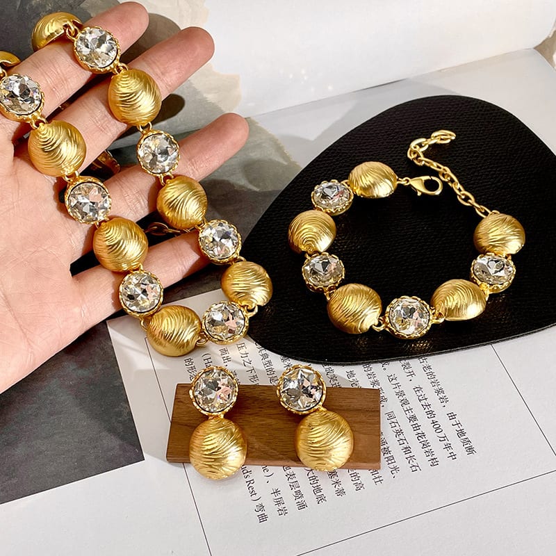Women's Light Luxury Elegant Gold Necklace Middle-ancient Clavicle Chain view 3