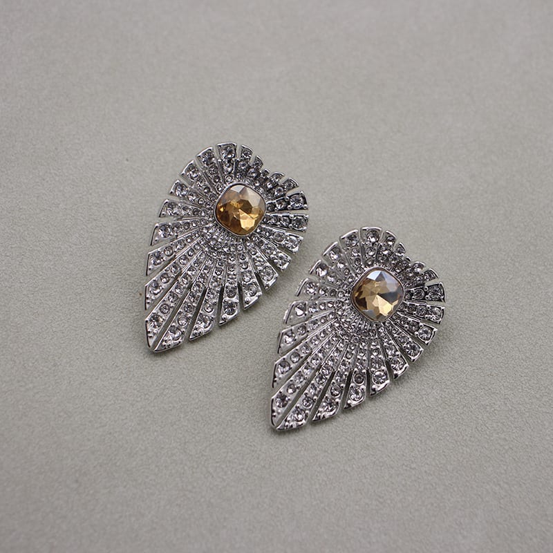 Niche Leaf-shapepd Stud Earrings Full Zirconium Inlaid Platinum view 3