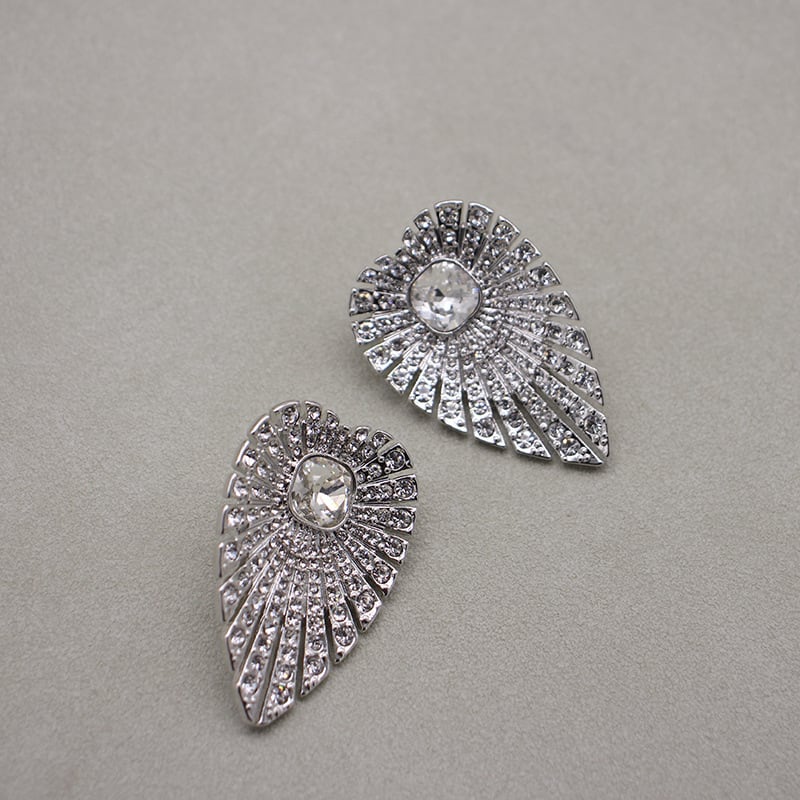 Niche Leaf-shapepd Stud Earrings Full Zirconium Inlaid Platinum view 4
