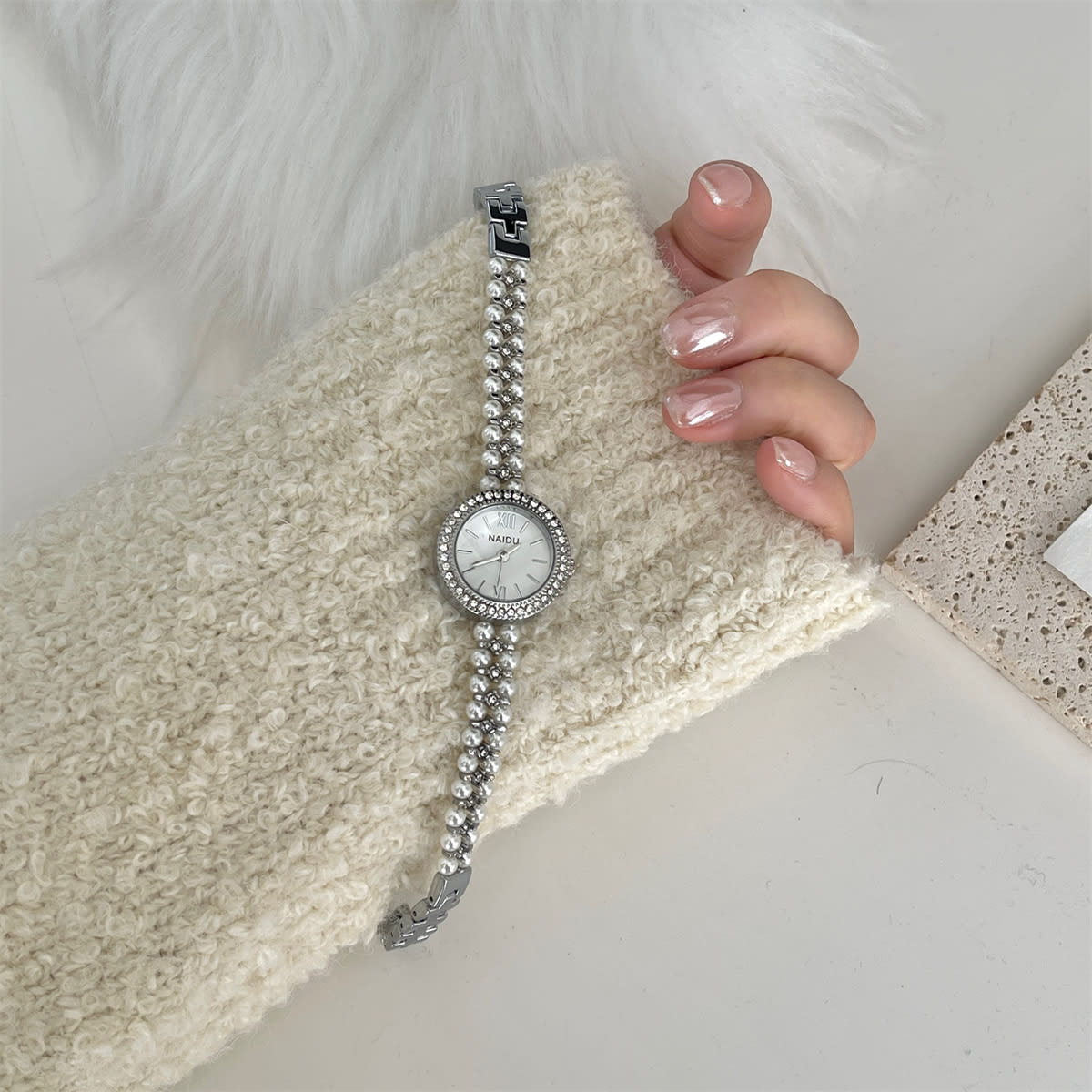 Exquisite Classic Style Good-looking Pearl Bracelet Watch view 6