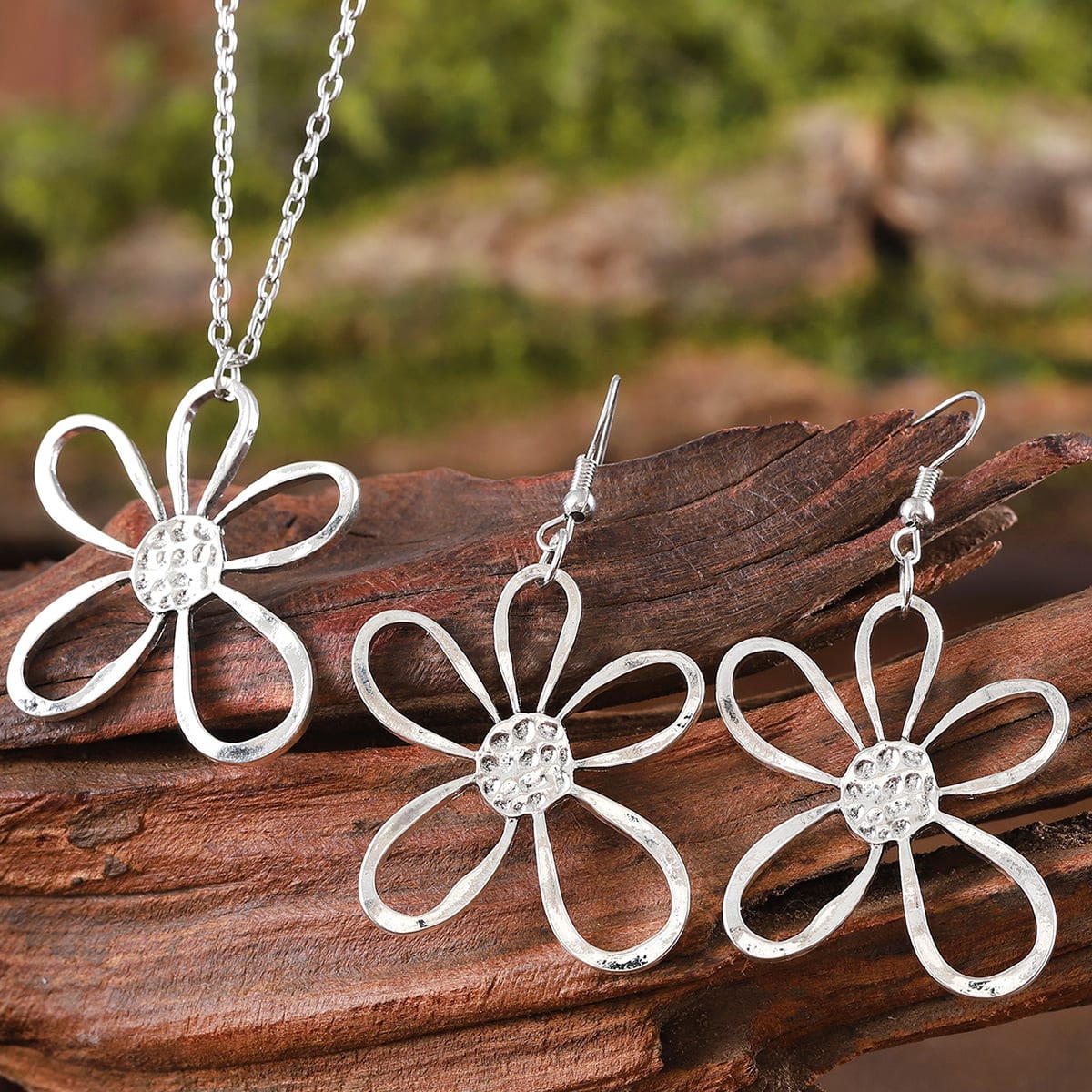 Retro Ethnic Hollow Flower Earrings Necklace