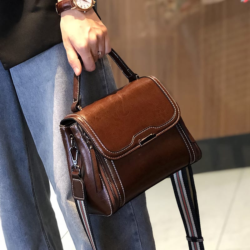 Women's Leather Simple Large Capacity Fashion Messenger Bag view 2