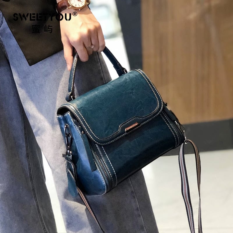 Women's Leather Simple Large Capacity Fashion Messenger Bag view 8