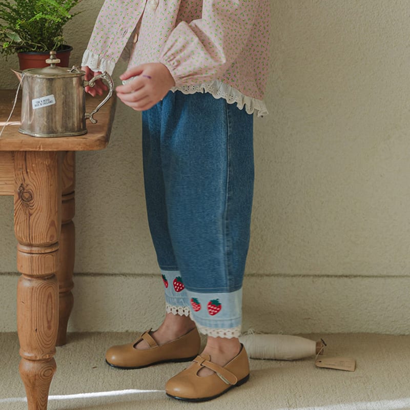 Sweet Lace Patchwork Embroidered Strawberry Casual Jeans