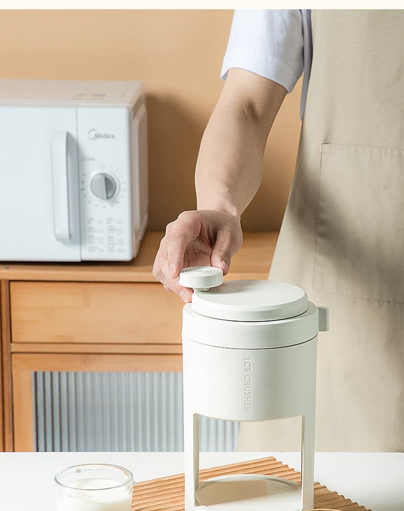 Household Small Hand Cranked Hail Ice Machine view 4