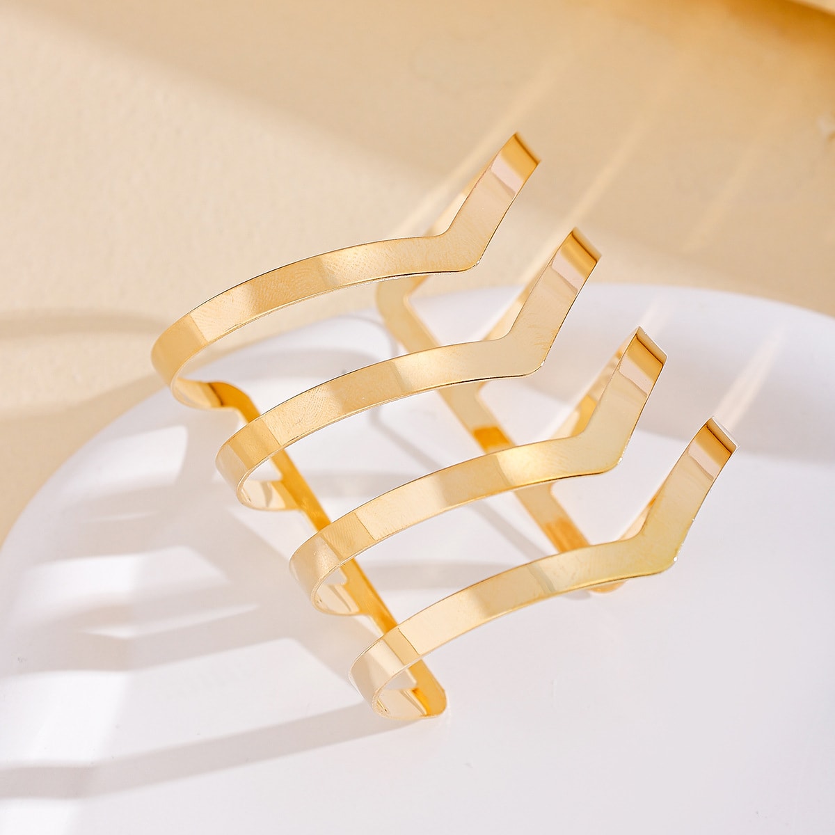 Exaggerated V-shaped Alloy Wave Bracelet
