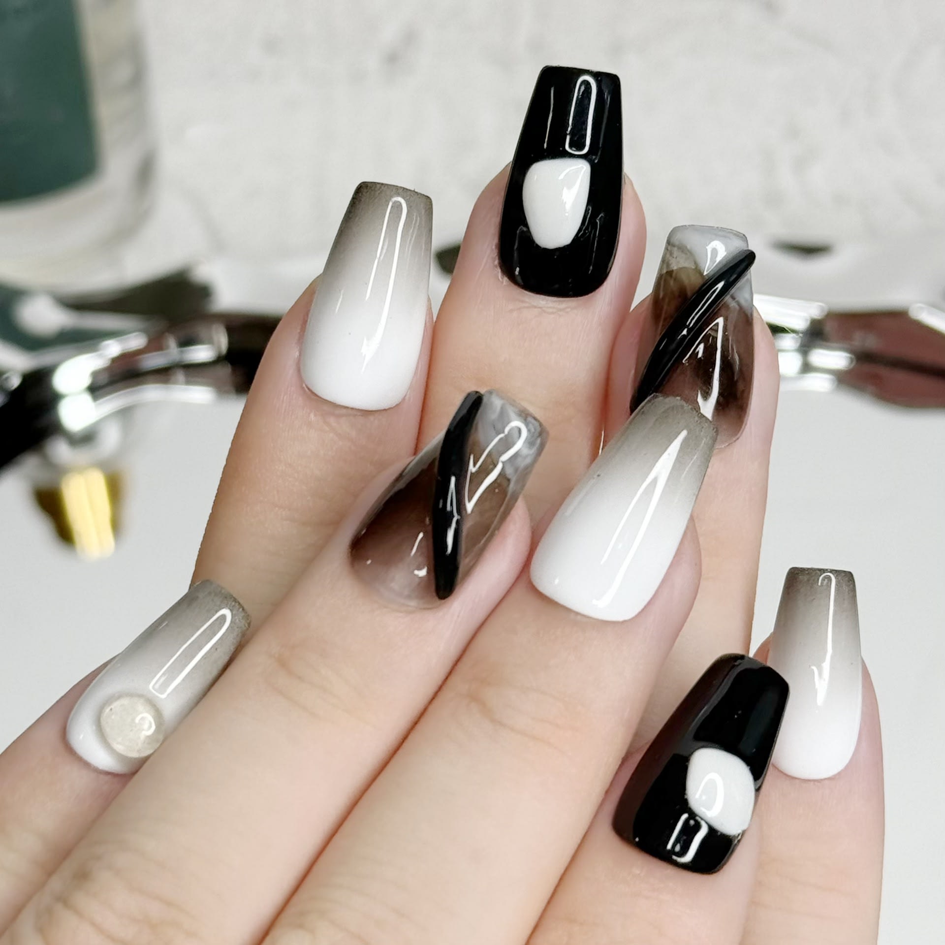 Women's Black And White Blooming T-shaped Manicure view 4