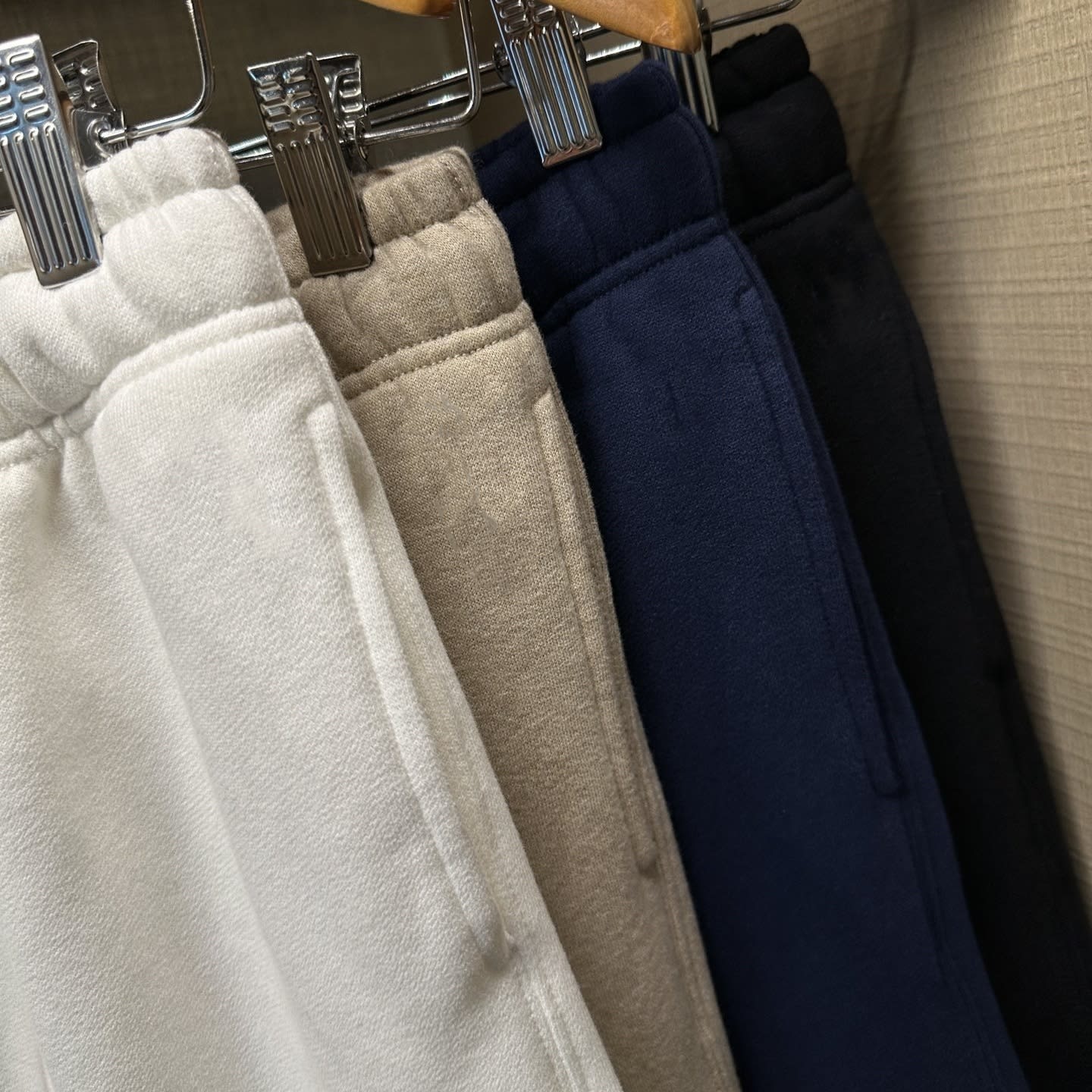 Winter Can Be Matched With A Set Of Brushed Warm Skin-friendly Sweat-absorbent Breathable Fleece-lined Sweatshirt And Sweatpants view 5