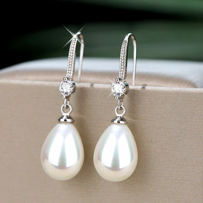 Women's Elegant Drop-shaped Imitation Pearl Long Earrings view 1