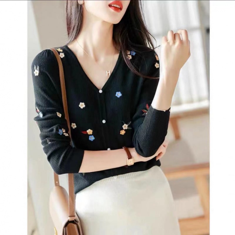 Autumn New Small Slimming Embroidered Pullover Long Sleeve Sweater view 5
