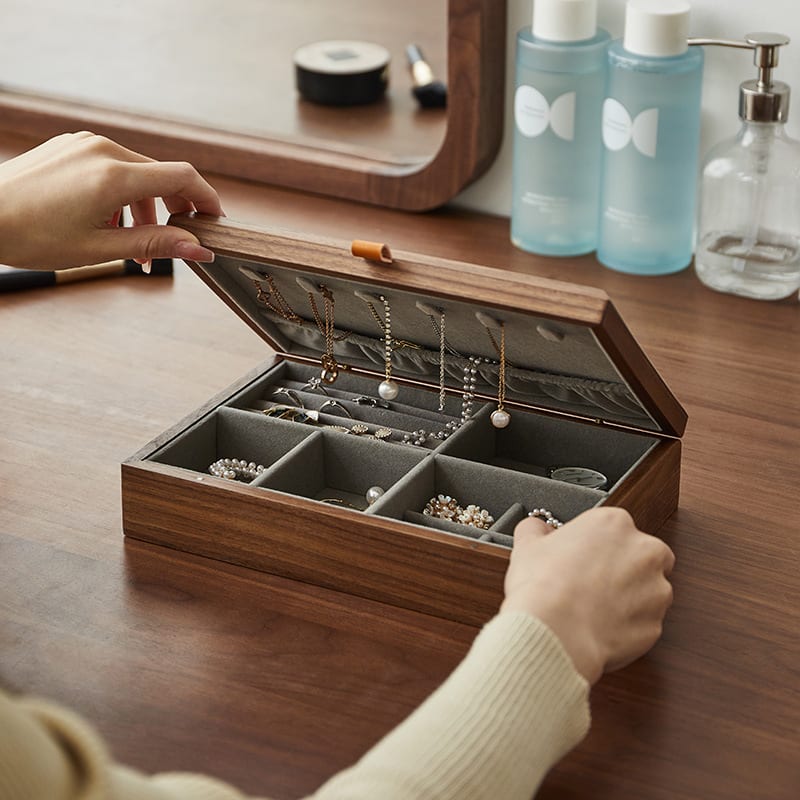Large Capacity Household Walnut Jewelry Box view 3