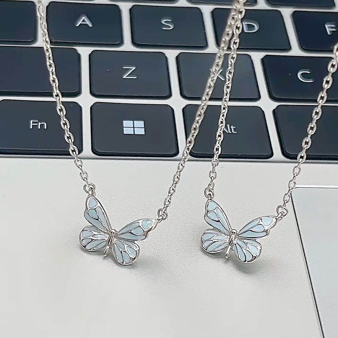 Fashion Blue Luminous Butterfly Necklace Bracelet Set For Glow In The Dark Women Clavicle Chain Choker Party Jewelry Set Gift view 7