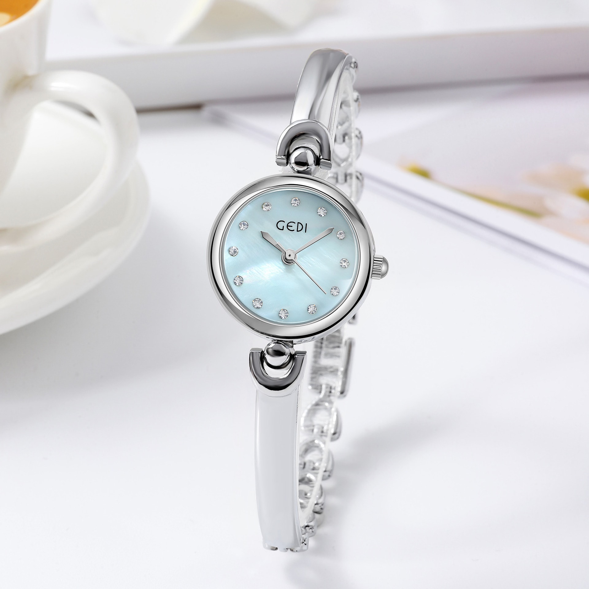 Simple Design Small Exquisite Round Dial Bangle Watch Quartz Watch view 9