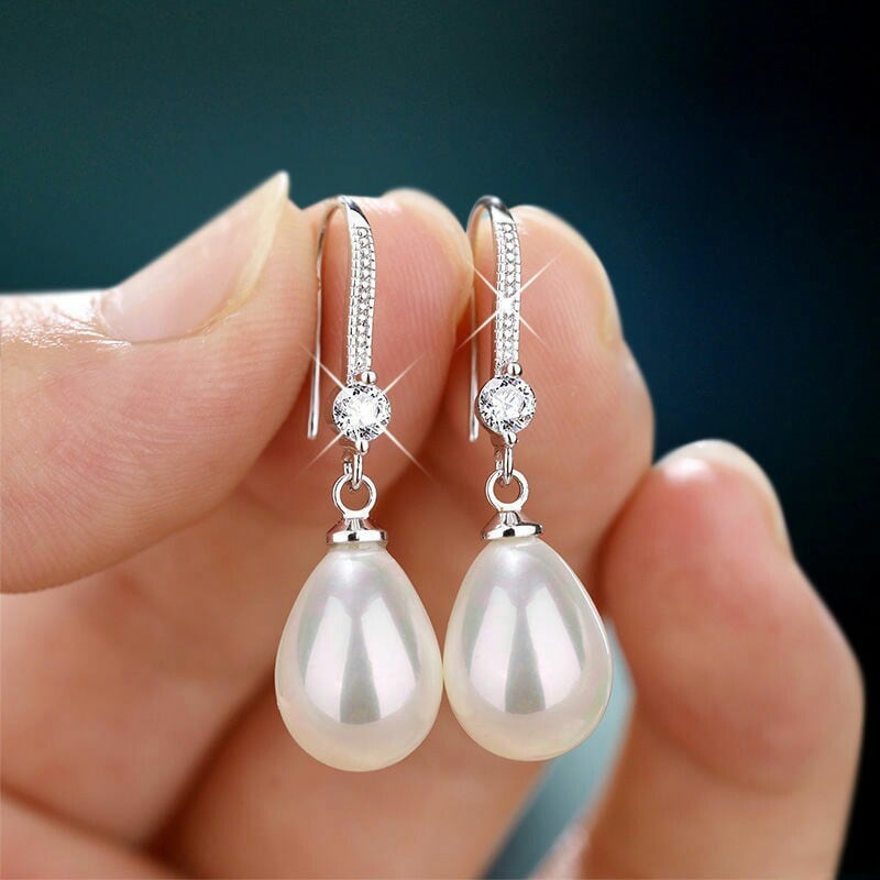 Women's Elegant Drop-shaped Imitation Pearl Long Earrings view 3