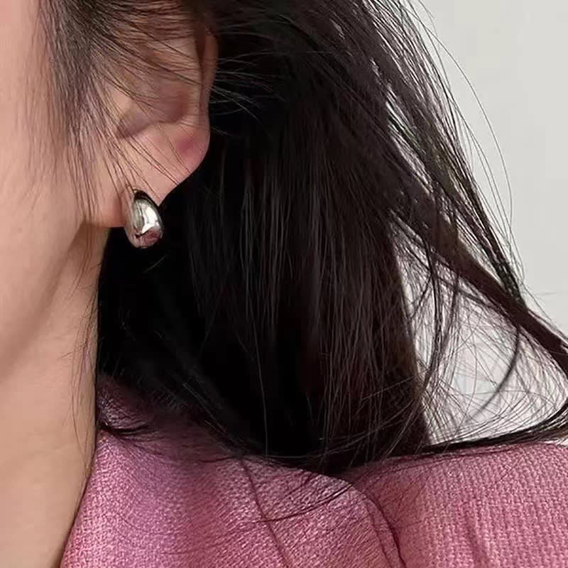 Retro Non-pierced Glossy Triangle Clip Earrings view 3