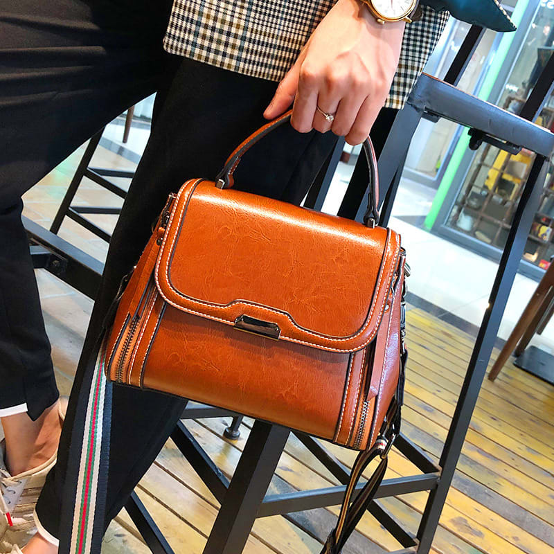 Women's Leather Simple Large Capacity Fashion Messenger Bag view 6