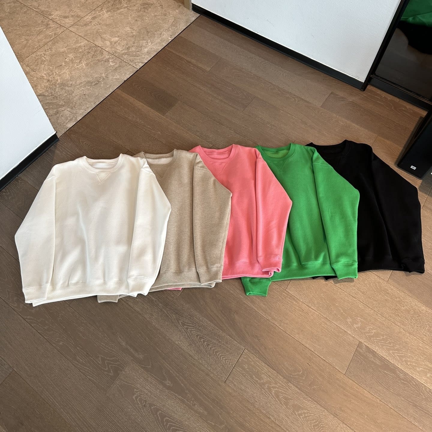 Winter Can Be Matched With A Set Of Brushed Warm Skin-friendly Sweat-absorbent Breathable Fleece-lined Sweatshirt And Sweatpants view 4