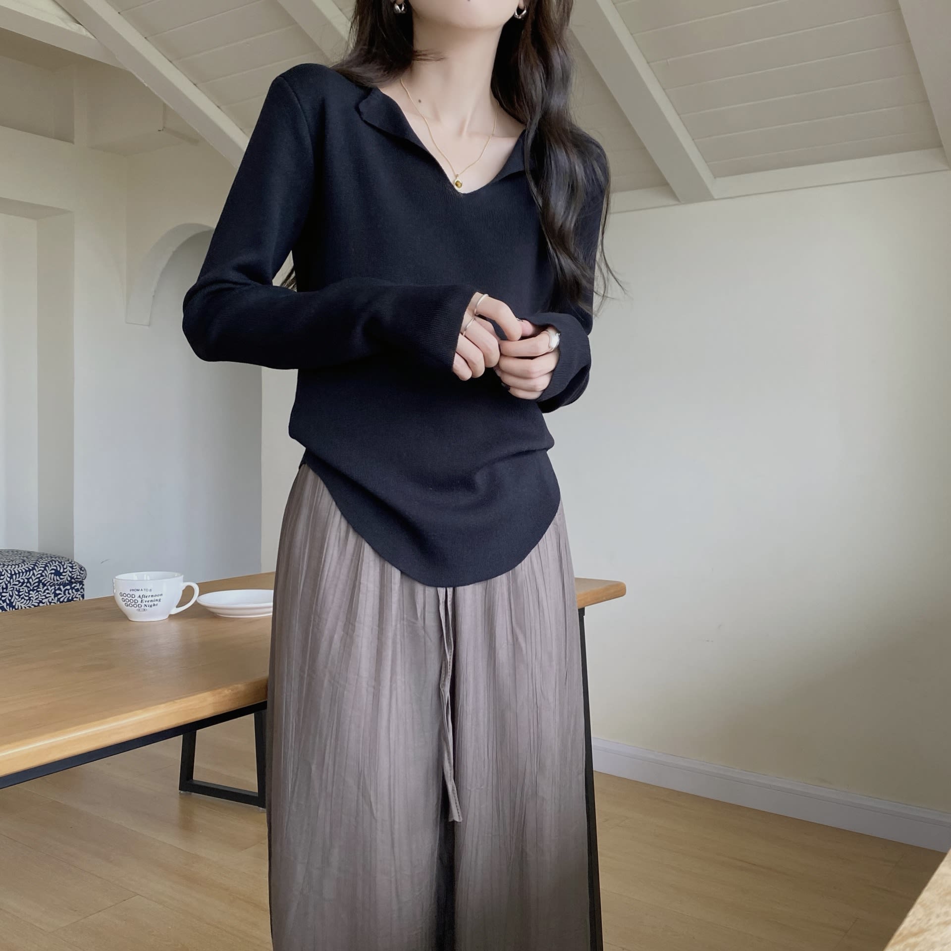 Fall V-neck Knitwear Women's Design Sense Niche Long-sleeved Top view 8