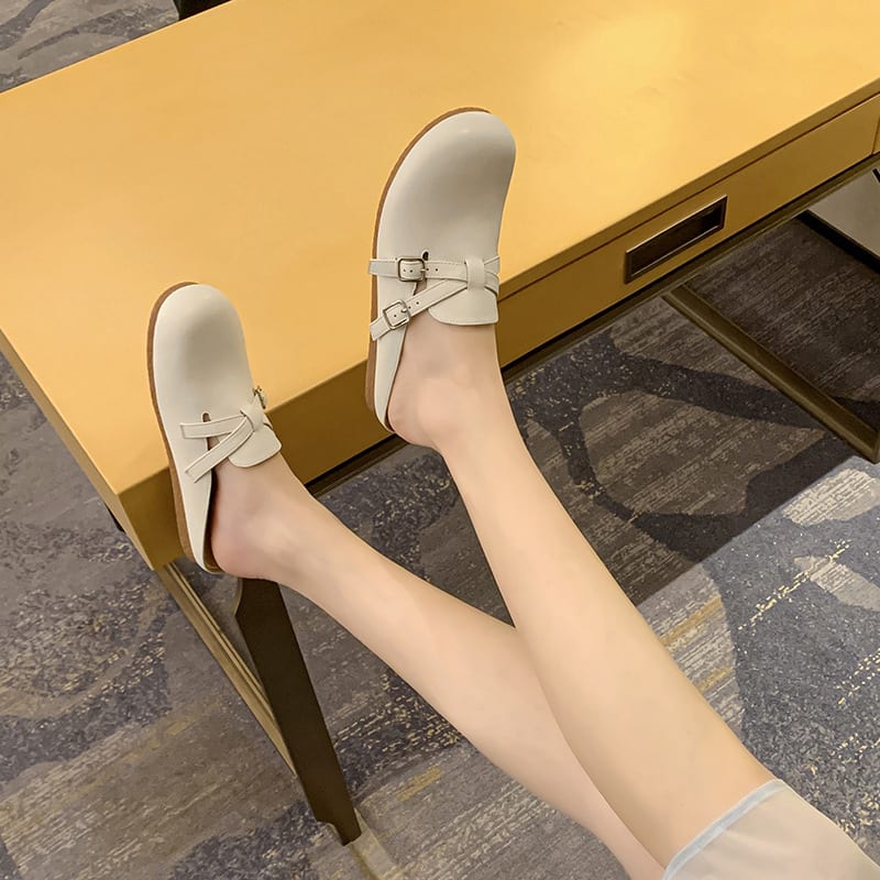 Women's Comfortable Idle Style Loose Large Round Toe Cowhide Flat Full Leather Outdoor Sandals view 4