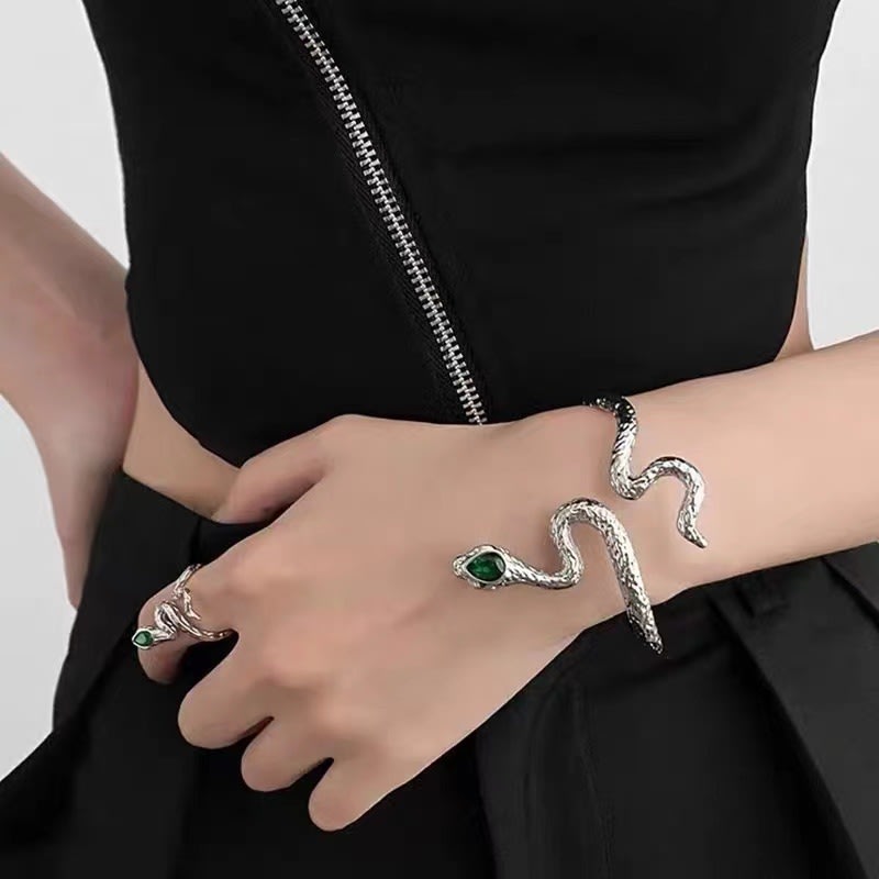 Retro Graffiti High-grade Bracelet Mild Luxury Retro Exquisite Cold Style All-matching view 25