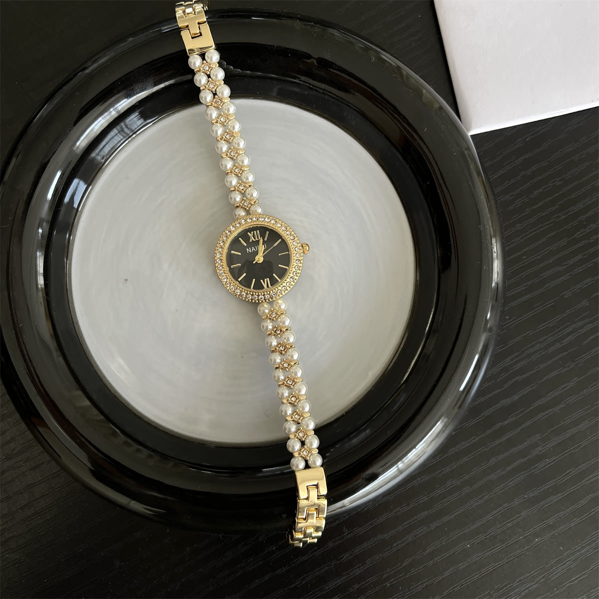 Exquisite Classic Style Good-looking Pearl Bracelet Watch view 3